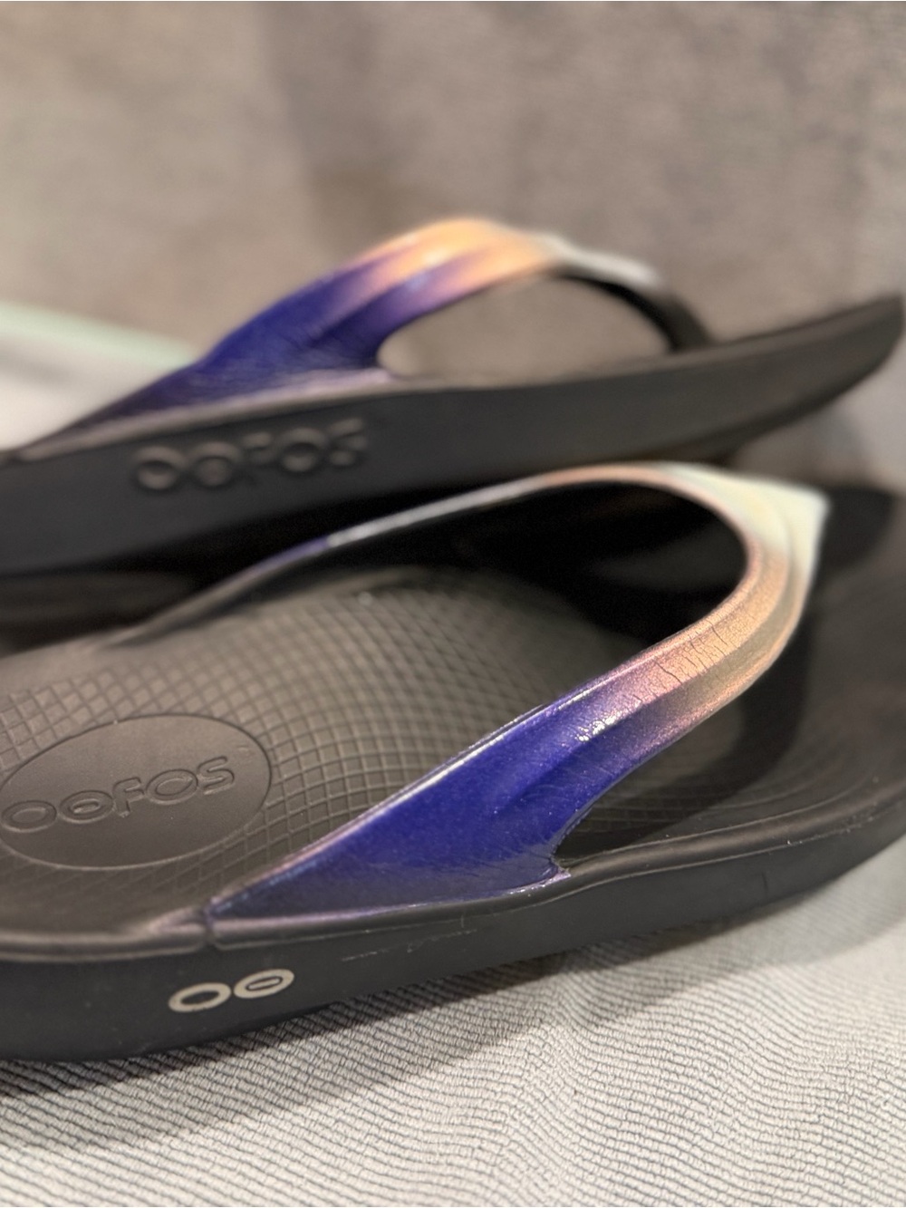 OOFOS Women's Black Sandals with Iridescent Pink-Purple Straps - Picture 2 of 5